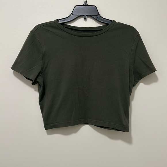 olive green crop top in the size xl! - Picture 2 of 4